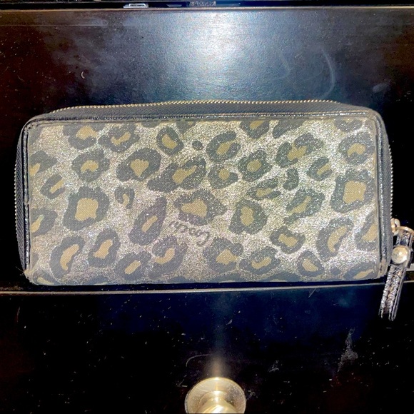 EUC coach wallet cheetah print - Picture 2 of 10